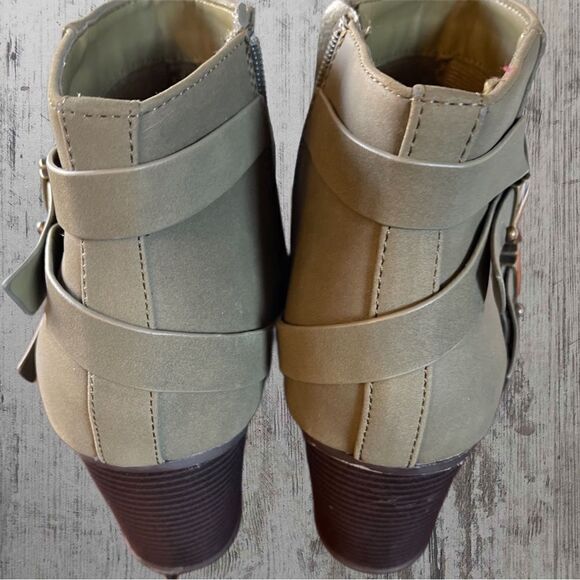 Charlotte Russe Womens Olive Bootie Size 9 - Picture 6 of 6